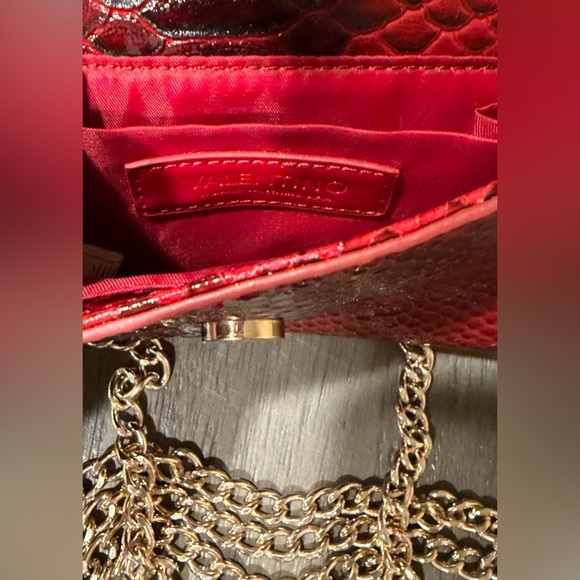 Valentino Bags Audrey red moc croc faux leather clutch bag gold-tone chain strap - Picture 7 of 10